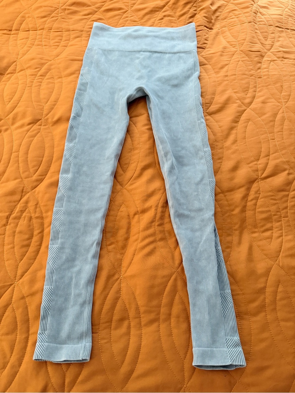 Vuori Light gray silver The Rise The Shine ribbed leggings
